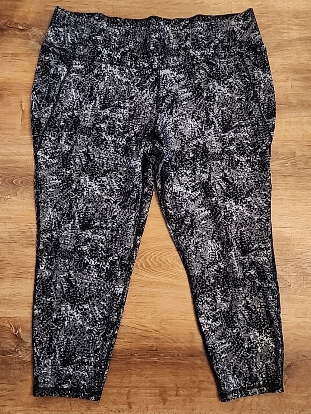 Livi Lane Bryant Pants Activewear 26/28 Pull-On Crop Stretch Pockets Comfort